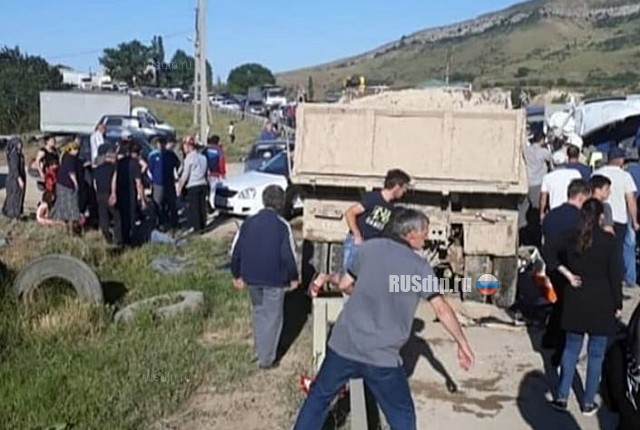 Двое погибли и 13 пострадали в ДТП с автобусом в Дагестане
