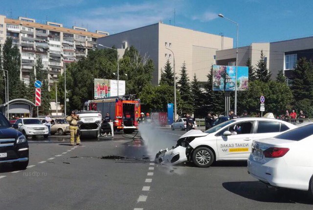 ДТП с переворотом произошло на Ново-Садовой в Самаре. ВИДЕО