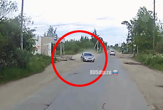 Subaru сбил ребенка на улице Ананьинской в Вологде. ВИДЕО