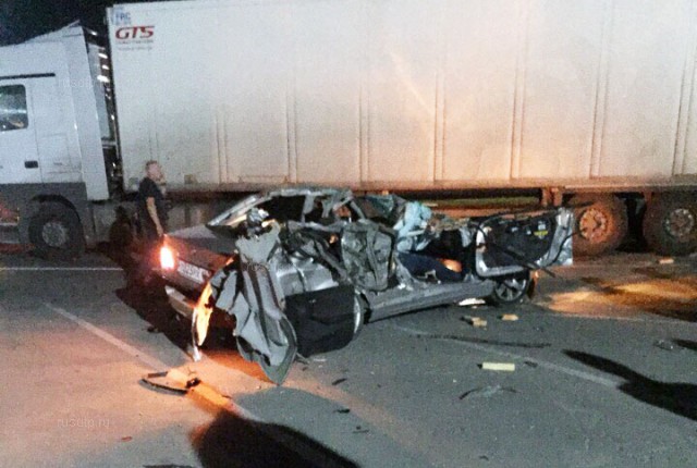Четверо погибли при столкновении BMW с фурой в Подмосковье