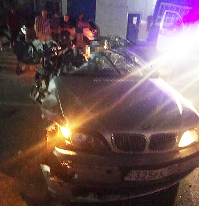 Четверо погибли при столкновении BMW с фурой в Подмосковье