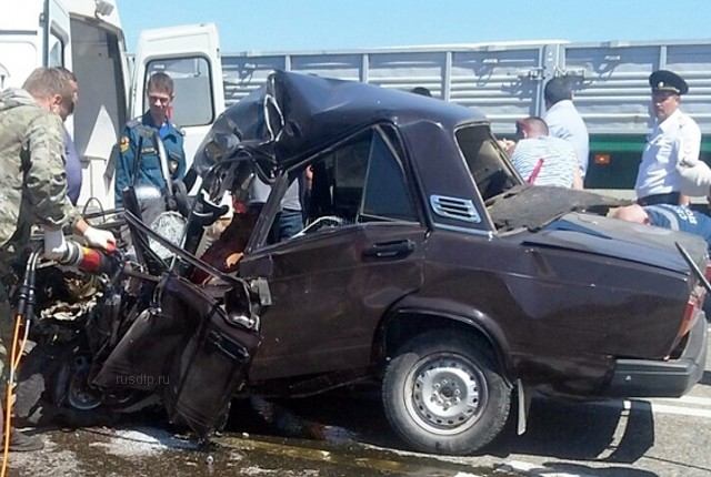 Два человека погибли в массовом ДТП с участием бензовоза на Кубани