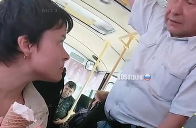 В Ульяновске водитель автобуса хотел высадить пассажирку из-за мороженого