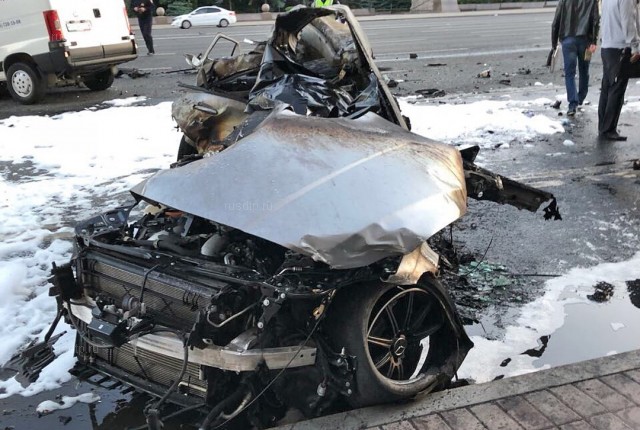 авария на кутузовском мерседес автокран фото