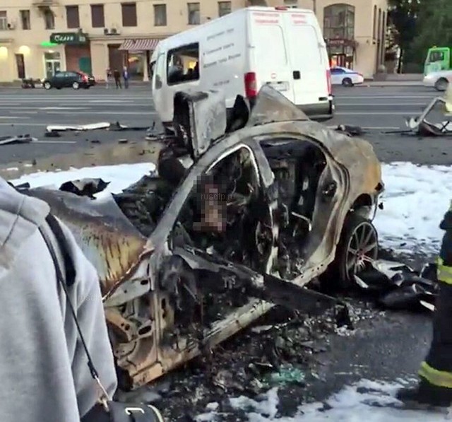 авария на кутузовском мерседес автокран фото