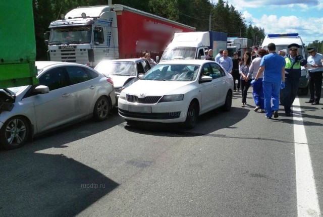 Водитель грузовика погиб в массовом ДТП в Ивановской области