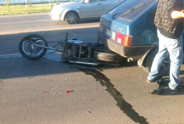 Мотоциклист столкнулся с ВАЗ-2109 в Омске