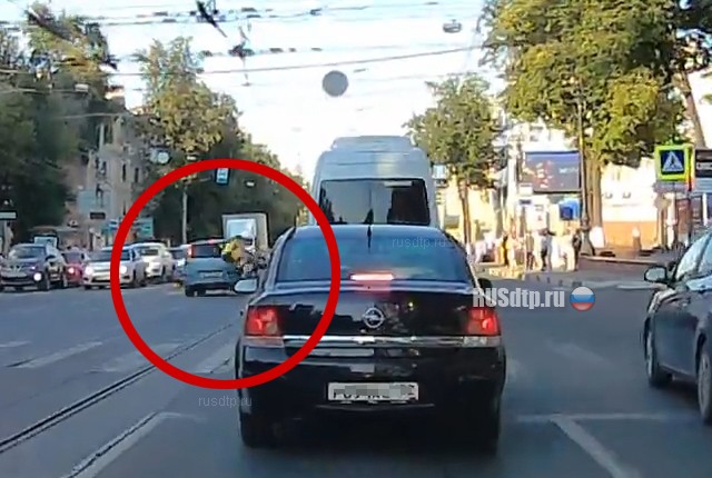 Велосипедист столкнулся с автомобилем на Белинского в Нижнем Новгороде
