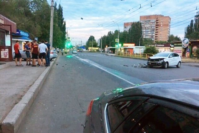 Неофициальный краш-тест Lada Vesta и Lada Xray провели на улицах Тольятти