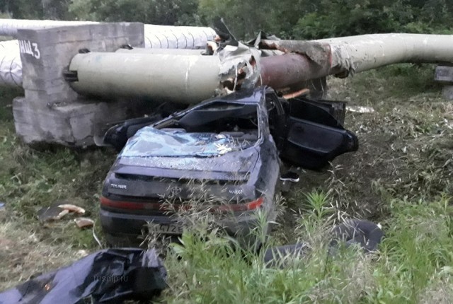 Под Хабаровском в результате ДТП водителю и пассажиру оторвало головы 