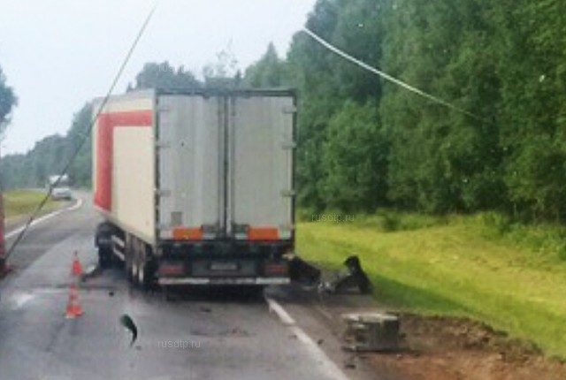Водитель «Гранты» погиб в ДТП с фурой на трассе М-8 в Ярославской области