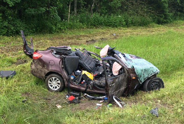 Водитель «Гранты» погиб в ДТП с фурой на трассе М-8 в Ярославской области