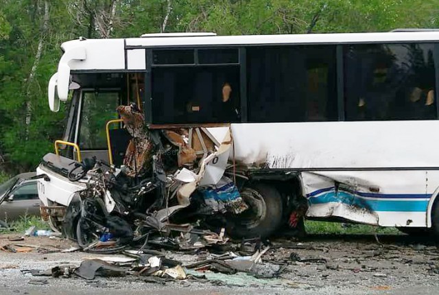 Три человека погибли в ДТП с участием автобуса и автомобиля под Оренбургом