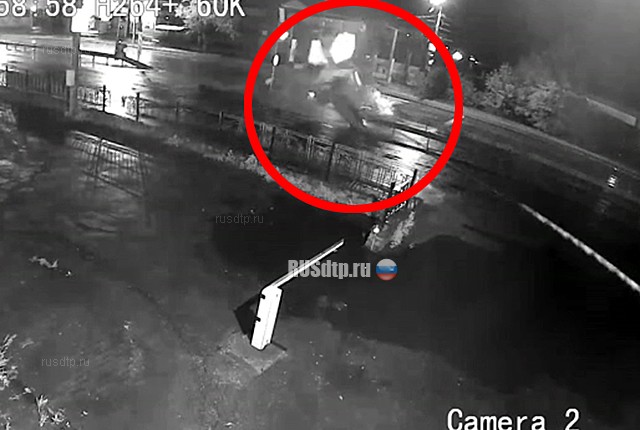 ДТП с переворотом на улице Трактовой в Иркутске запечатлела камера