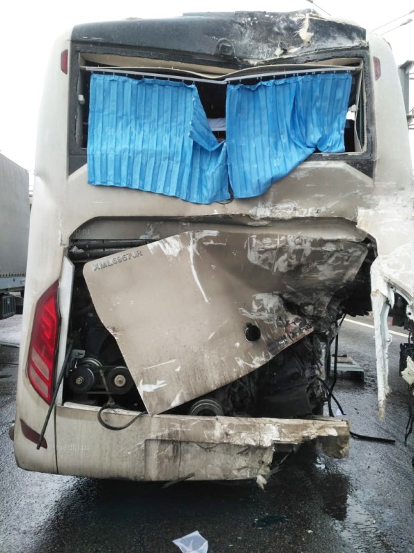 Водитель фуры погиб в ДТП с автобусом на Новорижском шоссе