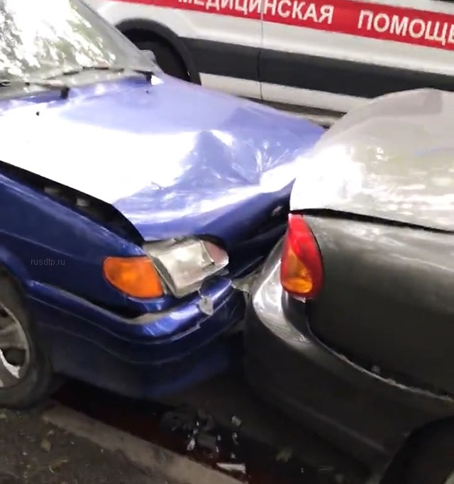 В Петербурге пьяный водитель сбил ребенка и разбил пять машин