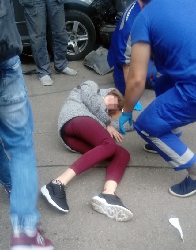В Петербурге пьяный водитель сбил ребенка и разбил пять машин