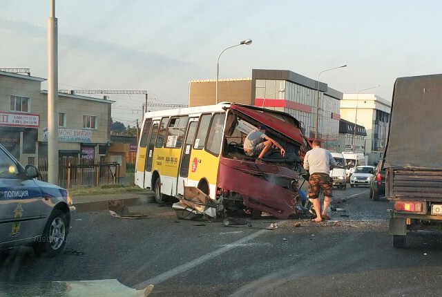 Один человек погиб в ДТП с участием автобуса под Краснодаром