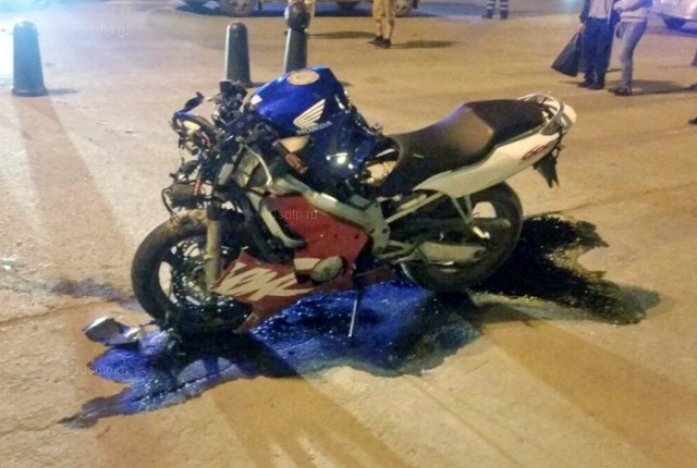 В Екатеринбурге мотоцикл на скорости 150 км/ч врезался в машину с паломниками