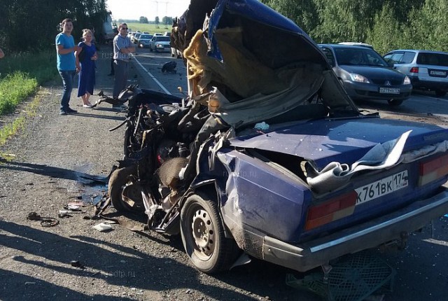 Водитель ВАЗа погиб в ДТП с грузовиком в Челябинской области