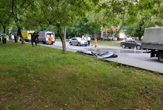 Трое погибли в ДТП с участием такси в Москве