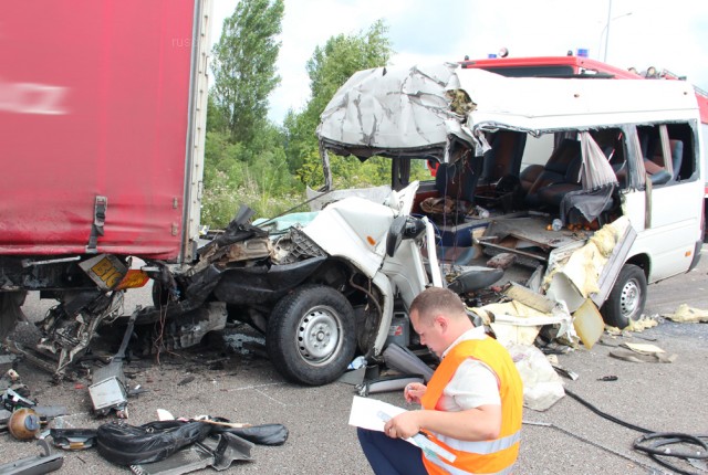 В Житомирской области в ДТП с участием маршрутки и грузовика погибли 11 человек