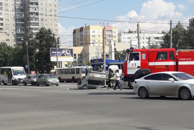 ДТП с «перевертышем» в Челябинске зафиксировала камера