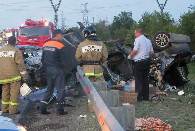 Четыре человека погибли в ДТП на трассе в Саратовской области