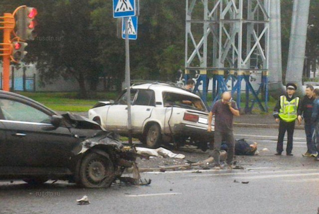 ДТП на пересечении улиц Волгоградской и Химиков в Кемерове