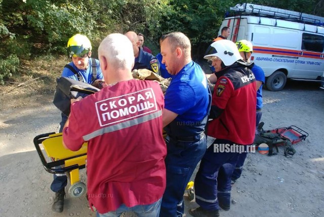 Трое погибли при падении внедорожника в ущелье в Крыму