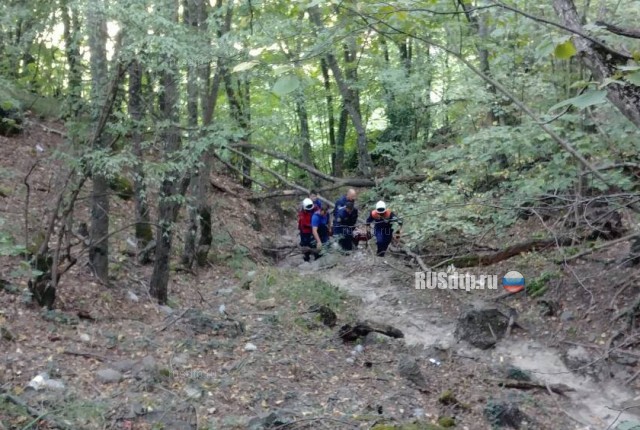 Трое погибли при падении внедорожника в ущелье в Крыму