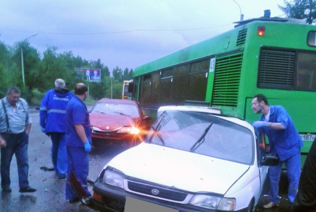 В Красноярске водитель «Тойоты» погиб, не уступив дорогу 15-летнему подростку на «Рено»