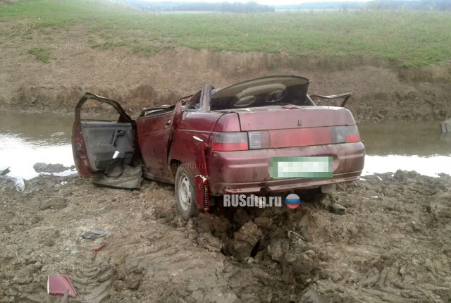 В Башкирии 19-летний водитель опрокинул ВАЗ-2110 в кювет. Двое погибли
