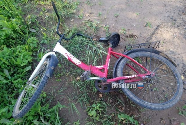 В Удмуртии автомобиль сбил подростка на велосипеде. ВИДЕО