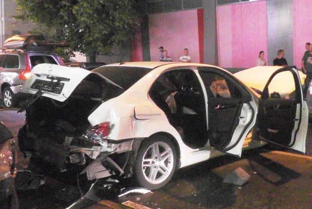 В Москве пьяные «мажоры» на «Мерседесе» разбили восемь машин