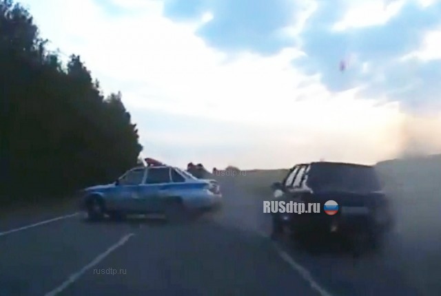В Воронежской области в ходе погони водитель разбил две патрульные машины и скрылся