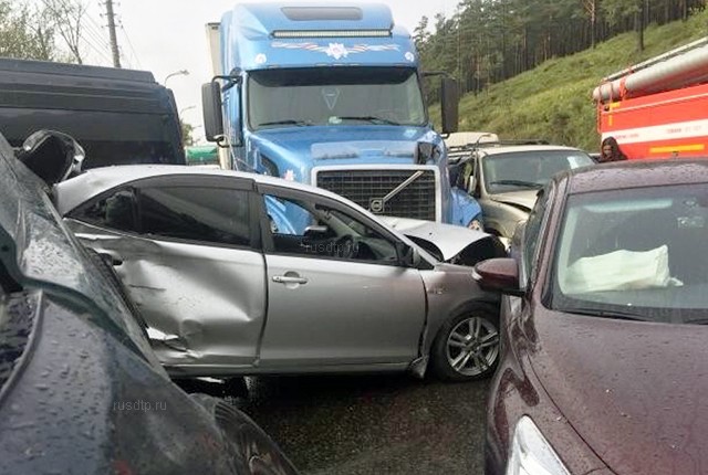 13 автомобилей столкнулись на Кайской горе в Иркутске