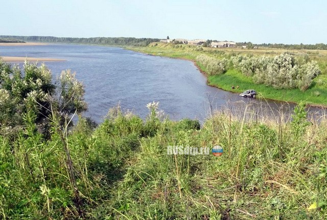 В Архангельской области «Нива» утонула в реке вместе с водителем