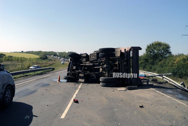 Дорожный рабочий погиб в огненном ДТП на трассе М-5 в Шацком районе