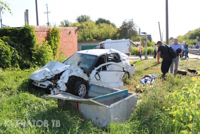 Водитель «Приоры» погиб в ДТП на железнодорожном переезде в Курчатове
