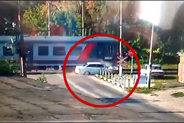 Водитель «Приоры» погиб в ДТП на железнодорожном переезде в Курчатове