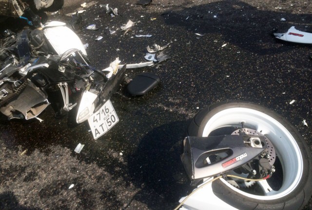 Мотоцикл и Газель столкнулись на Коровинском шоссе. ВИДЕО