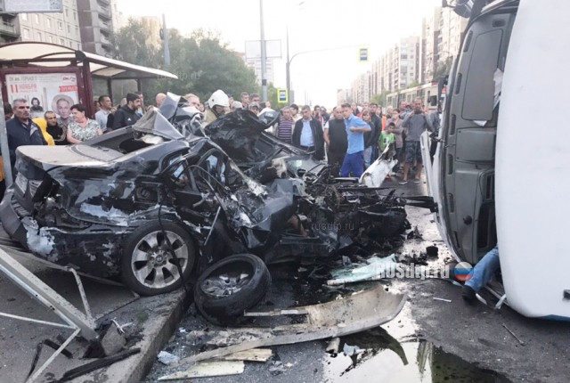 Два человека погибли в ДТП с участием маршрутки в Санкт-Петербурге