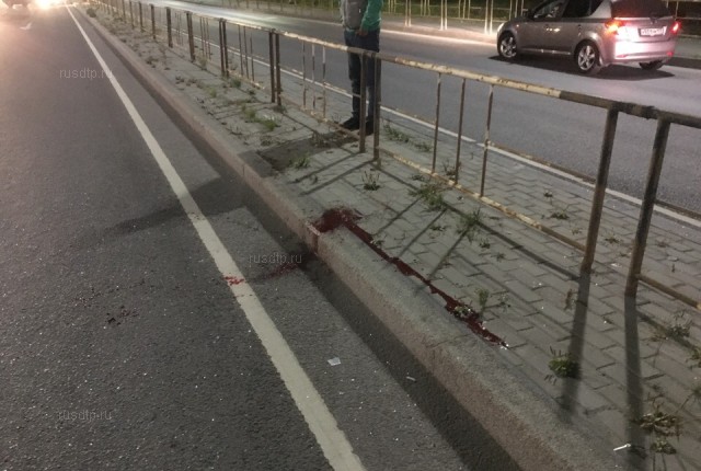 В Петрозаводске таксист совершил ДТП и сбежал, бросив пассажиров