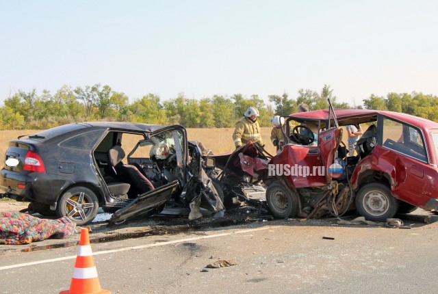 Трое погибли в лобовом столкновении автомобилей в Соль-Илецком районе