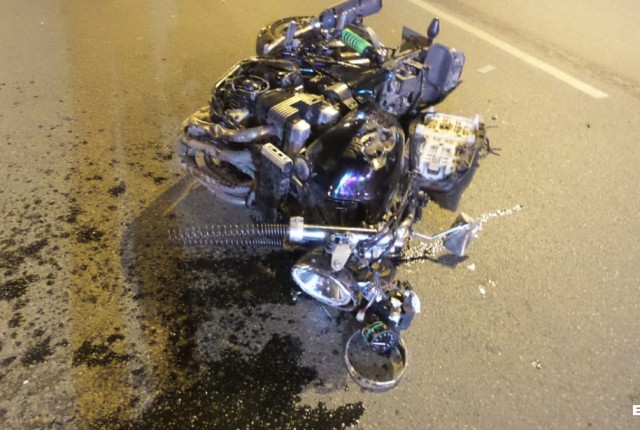 В Екатеринбурге мотоциклист сбил пешехода. ВИДЕО