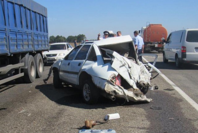 Двое погибли в ДТП с участием двух автобусов и легкового автомобиля на Кубани