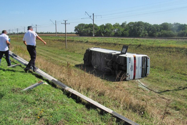 Двое погибли в ДТП с участием двух автобусов и легкового автомобиля на Кубани