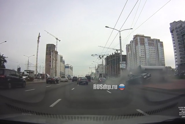 Жесткое ДТП на проспекте Дзержинского в Минске попало на видео
