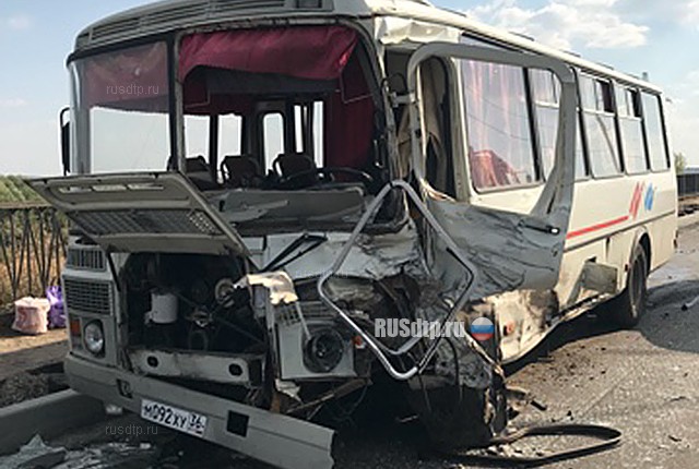 Шестеро пострадали в ДТП с участием микроавтобуса и автобуса в Лискинском районе